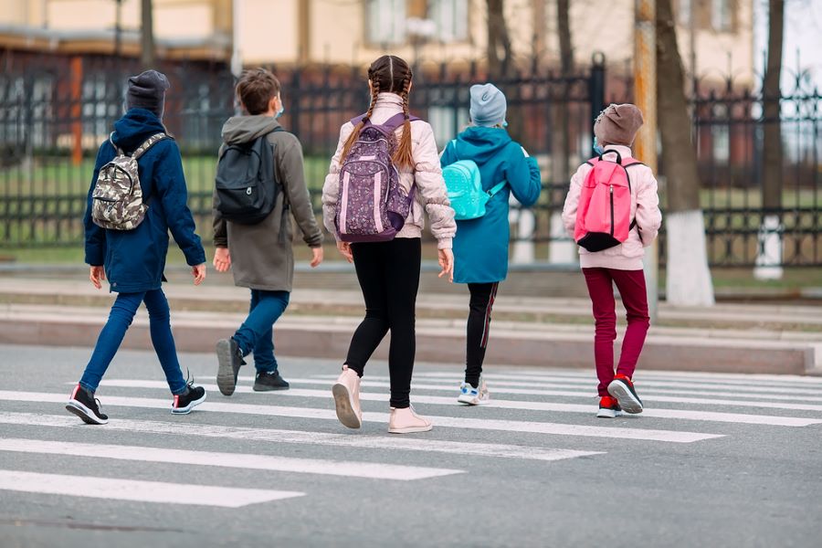 Με την επίδειξη σχολικής κάρτας η είσοδος των παιδιών στην εστίαση και στα μαγαζιά