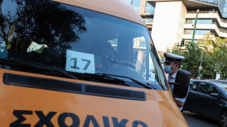 Τροχαίο στη Θεσσαλονίκη – Σύγκρουση τζιπ με σχολικό λεωφορείο (video)