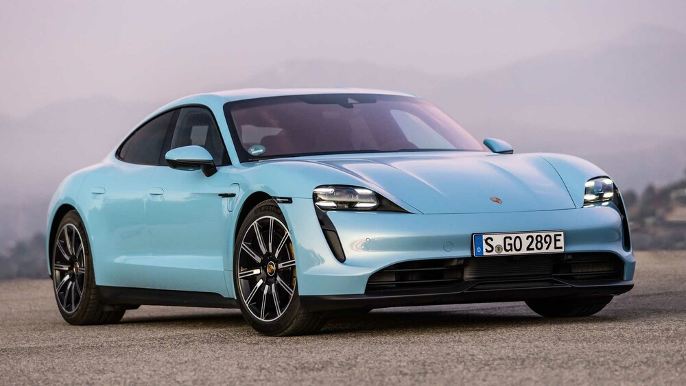 H ηλεκτρική Porsche Taycan ξεπέρασε σε πωλήσεις την εμβληματική 911