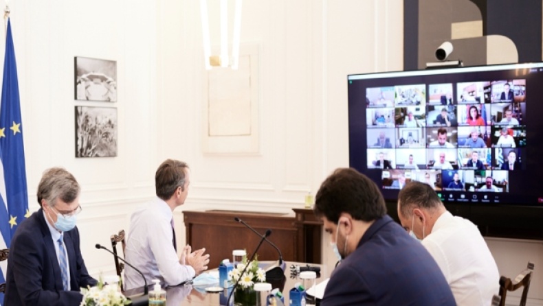 Μέγαρο Μαξίμου: Έκτακτη σύσκεψη με Τσιόδρα