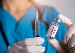 Τζανάκης: Ο εμβολιασμός απέτρεψε 3000 θανάτους στο τέταρτο κύμα