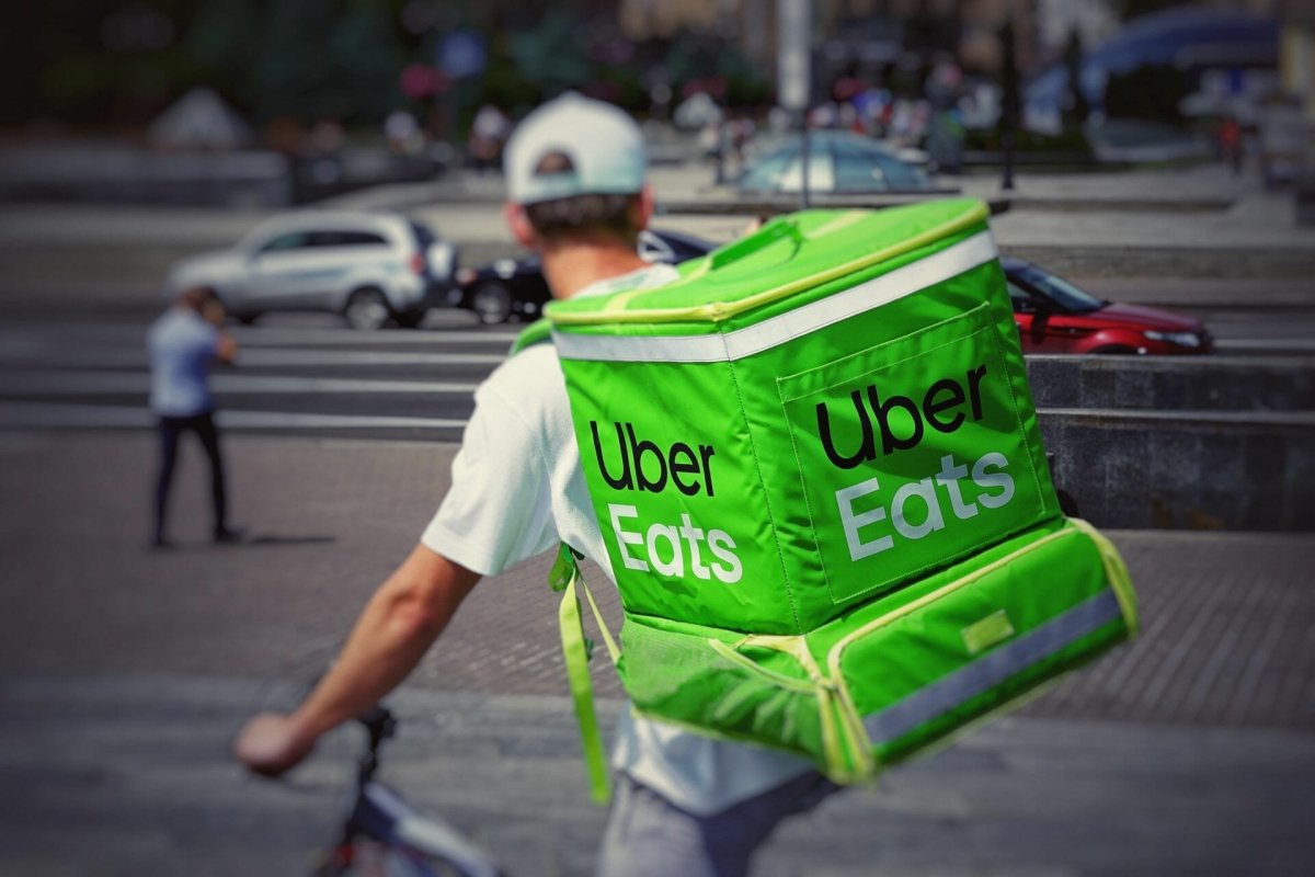 Uber: Ξεκινά και ντελίβερι κάνναβης
