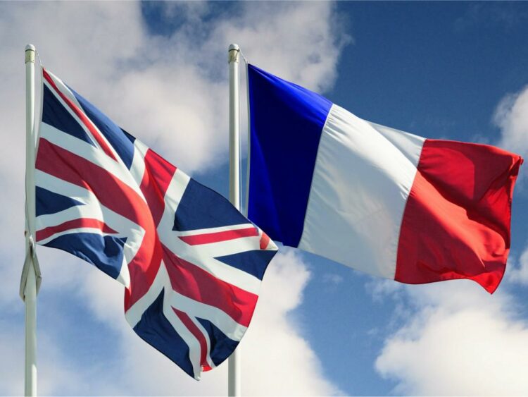 Γαλλία: Το Παρίσι ζητά μια συμφωνία μεταξύ ΕΕ και Βρετανίας για το μεταναστευτικό