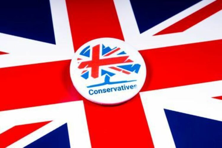 Βρετανία: Το κυβερνών κόμμα συνταράσσεται από σκάνδαλο λόμπινγκ