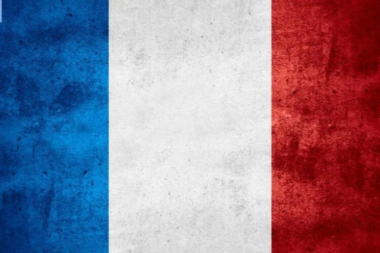 Η γαλλική σημαία άλλαξε χρώμα