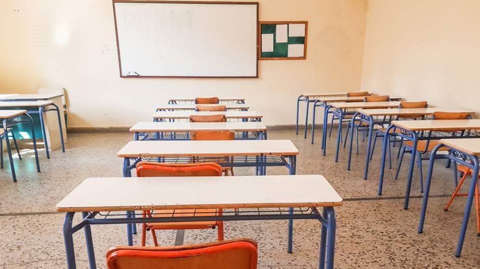 Τζανάκης: Να κλείσουν τα σχολεία – Τα μέτρα που ανακοινώθηκαν δεν αρκούν