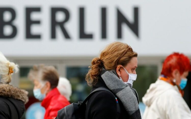 Γερμανία: «Καμπανάκι» για αιφνίδια αύξηση των κρουσμάτων
