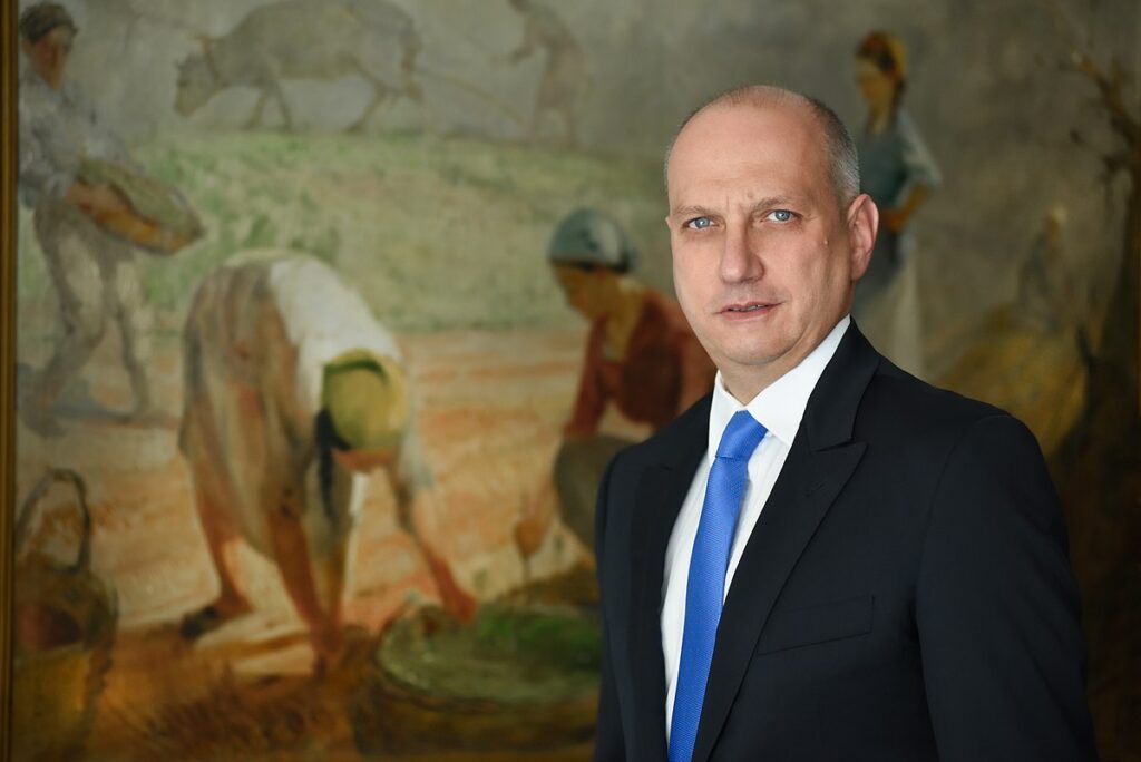 Οικονόμου: Ο ΣΥΡΙΖΑ έχει επιλέξει μια εξαχρειωμένη αντιπολιτευτική πρακτική στα θέματα της πανδημίας