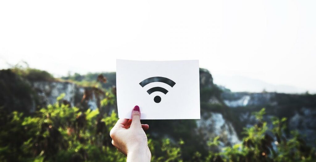 Αντίστροφη μέτρηση για δωρεάν internet σε 2.500 κοινόχρηστους χώρους