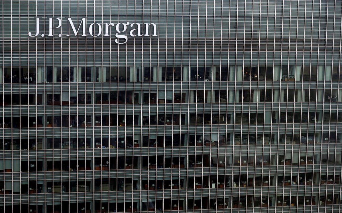 ΗΠΑ: Η JPMorgan ζήτησε από τους ανεμβολίαστους υπαλλήλους της να εργάζονται από το σπίτι τους