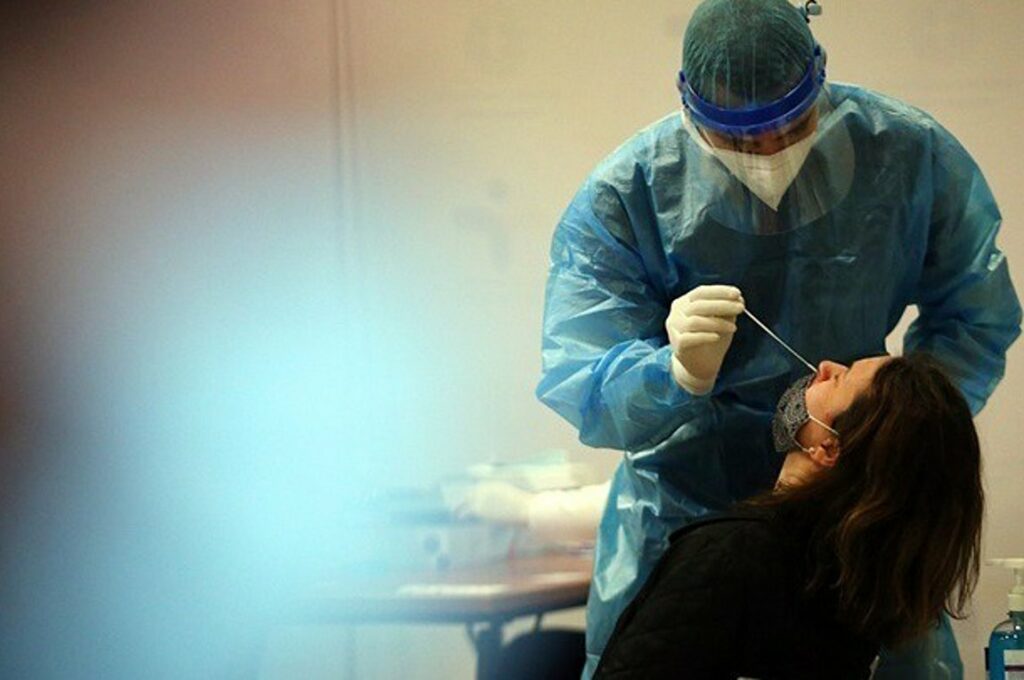 Γεωγραφική κατανομή των 35.580 κρουσμάτων covid-19