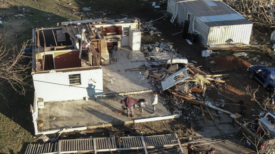 ΗΠΑ: Οικογενειακή φωτογραφία «ταξίδεψε» 200 και πλέον χιλιόμετρα μακριά από το σπίτι όπου βρισκόταν αφού την άρπαξε ανεμοστρόβιλος