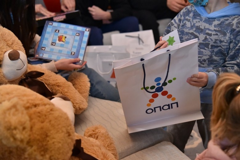 ΟΠΑΠ: Τα ευχοστολίδια πραγματοποιούν κι εφέτος τα Χριστούγεννα χιλιάδες παιδικές ευχές