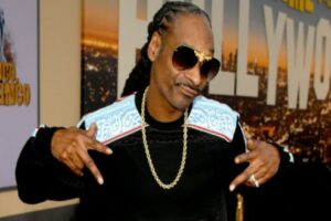 Πλήρωσε 450.000 δολάρια για να γίνει εικονικός γείτονας του Snoop Dogg