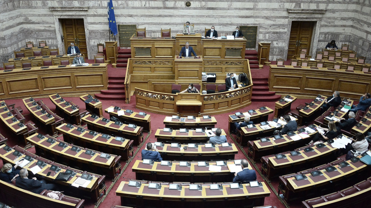 Βουλή: Υπερψηφίστηκε η τροπολογία του υπουργείου Προστασίας του Πολίτη για τις μετατάξεις από την ΕΥΠ