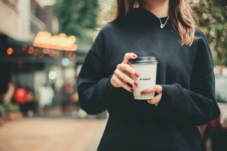 Ακριβότερος κατά 10 λεπτά ο «καφές στο χέρι» μετά την Πρωτοχρονιά