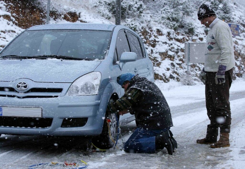 Κακοκαιρία: Μετά τις πλημμύρες ήρθαν τα χιόνια