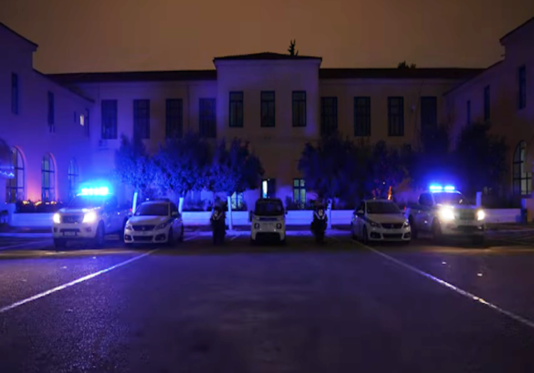 Ελληνική Αστυνομία: Εορταστικό βίντεο που κλέβει τις εντυπώσεις