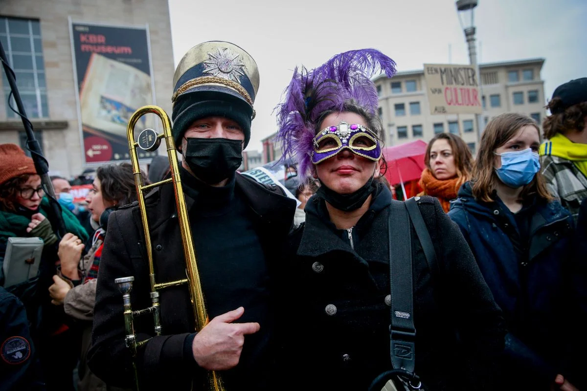 Βέλγιο: Διαδήλωση κατά του κλεισίματος θεάτρων και κινηματογράφων λόγω της εξάπλωσης της παραλλαγής Όμικρον
