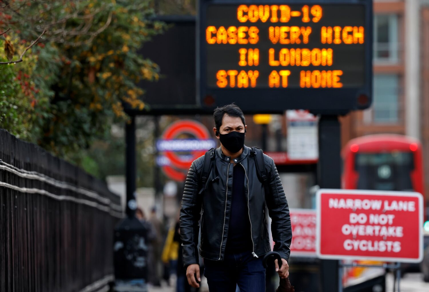Βρετανία-Covid-19: Η Όμικρον θα γίνει η επικρατούσα παραλλαγή στο Λονδίνο μέσα στις επόμενες 48 ώρες