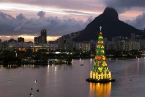Τα πιο περίεργα χριστουγεννιάτικα δέντρα του κόσμου