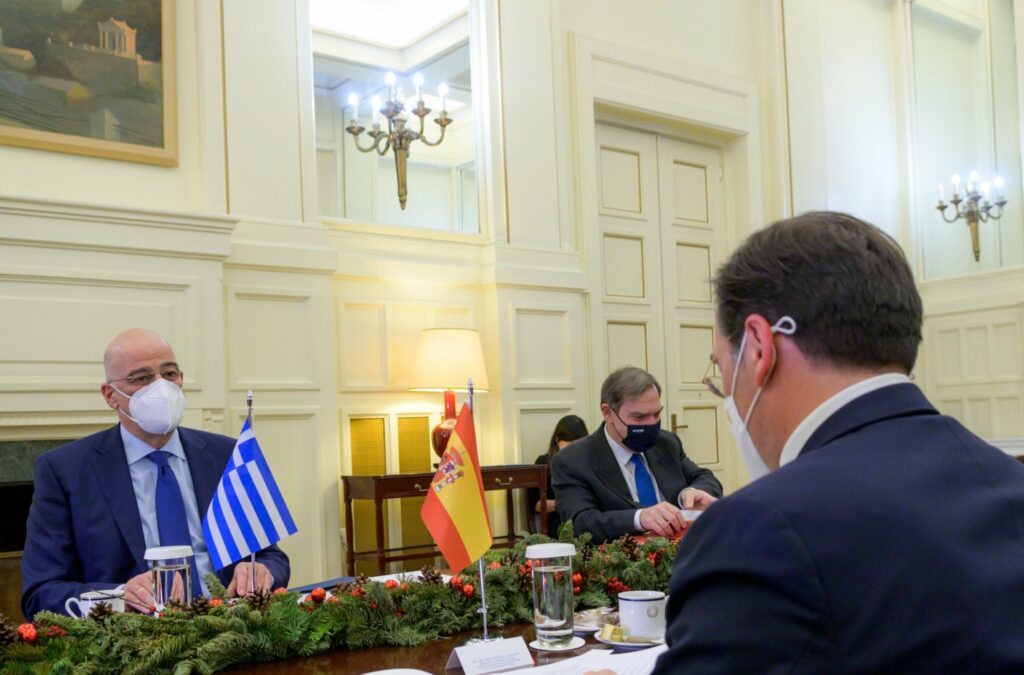 Δένδιας σε Ισπανό ΥΠΕΞ: Η ευρωαλληλεγγύη δεν είναι α λα καρτ