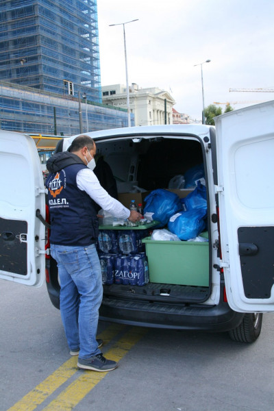Δήμος Πειραιά: Χιλιάδες γεύματα αγάπης στους άστεγους-«Κανένας μόνος ιδίως τις γιορτές»