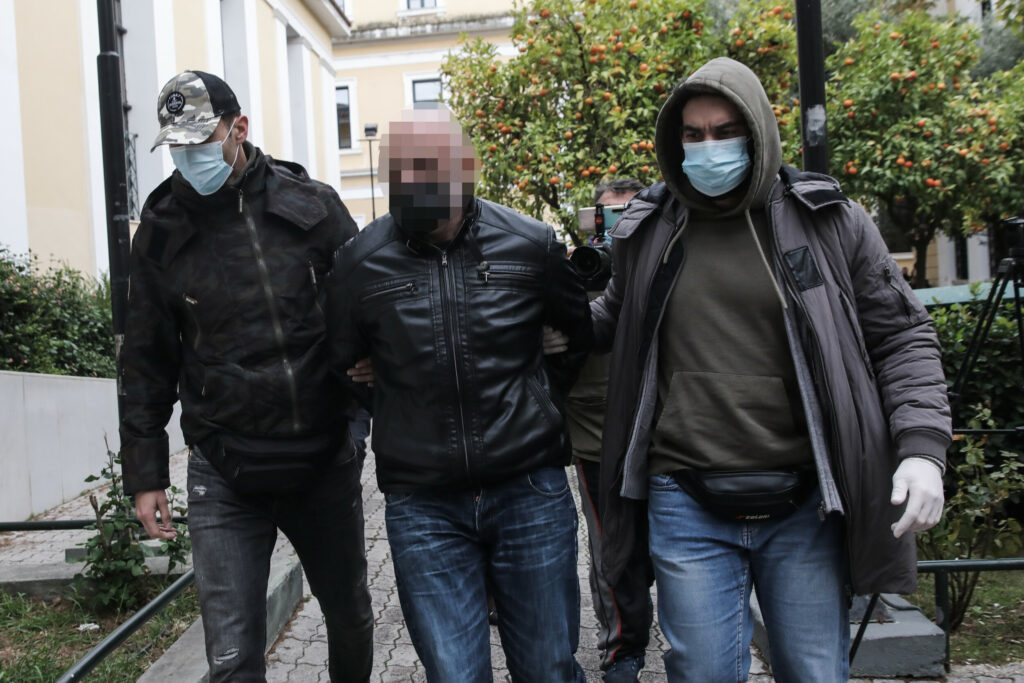 Δολοφονία στη Γλυφάδα: Λυπάμαι που δεν το έκανα νωρίτερα είπε στους δημοσιογράφους