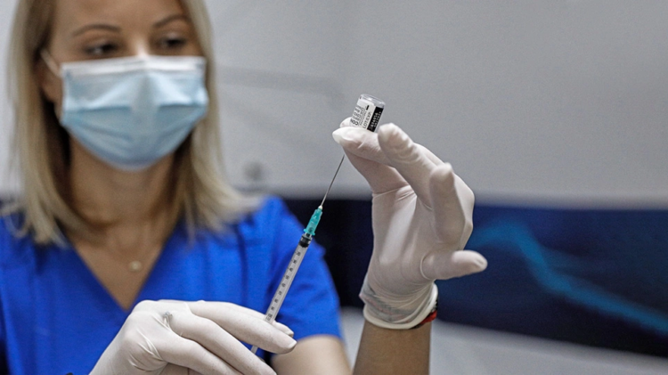 Κορωνοϊός: Τη Δευτέρα ξεκινούν οι εμβολιασμοί με τα επικαιροποιημένα εμβόλια ΒΑ.4 και ΒΑ.5
