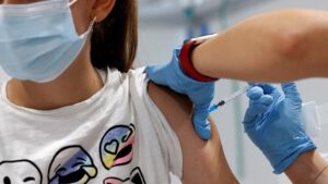 Κορωνοϊός: 120.000 νέα ραντεβού για εμβολιασμό παιδιών