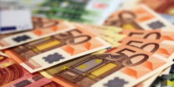 Επιδόματα σε αδύναμους – Ποιοι θα πάρουν δώρο Πάσχα 300 ευρώ