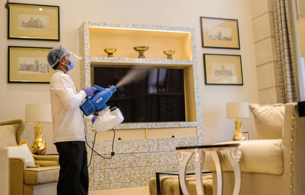 Κύμα ακυρώσων στα ξενοδοχεία, από φόβο για την παράλλαξη Όμικρον