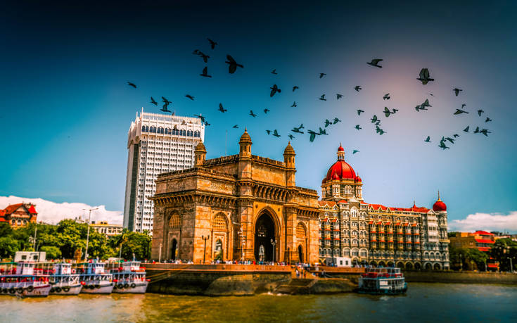 Σύμφωνα με έκθεση της HSBC όσοι ξένοι μετακομίζουν στην πολυπληθέστατη ινδική πόλη λαμβάνουν κατά μέσο όρο ετήσιες απολαβές 217.165 δολαρίων, οι οποίες είναι υπερδιπλάσιες του μέσου όρου