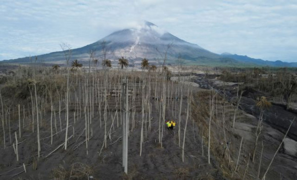 Εκρηξη ηφαιστείου: Στους 34 οι νεκροί στην Ιάβα – Εικόνες απόλυτης καταστροφής