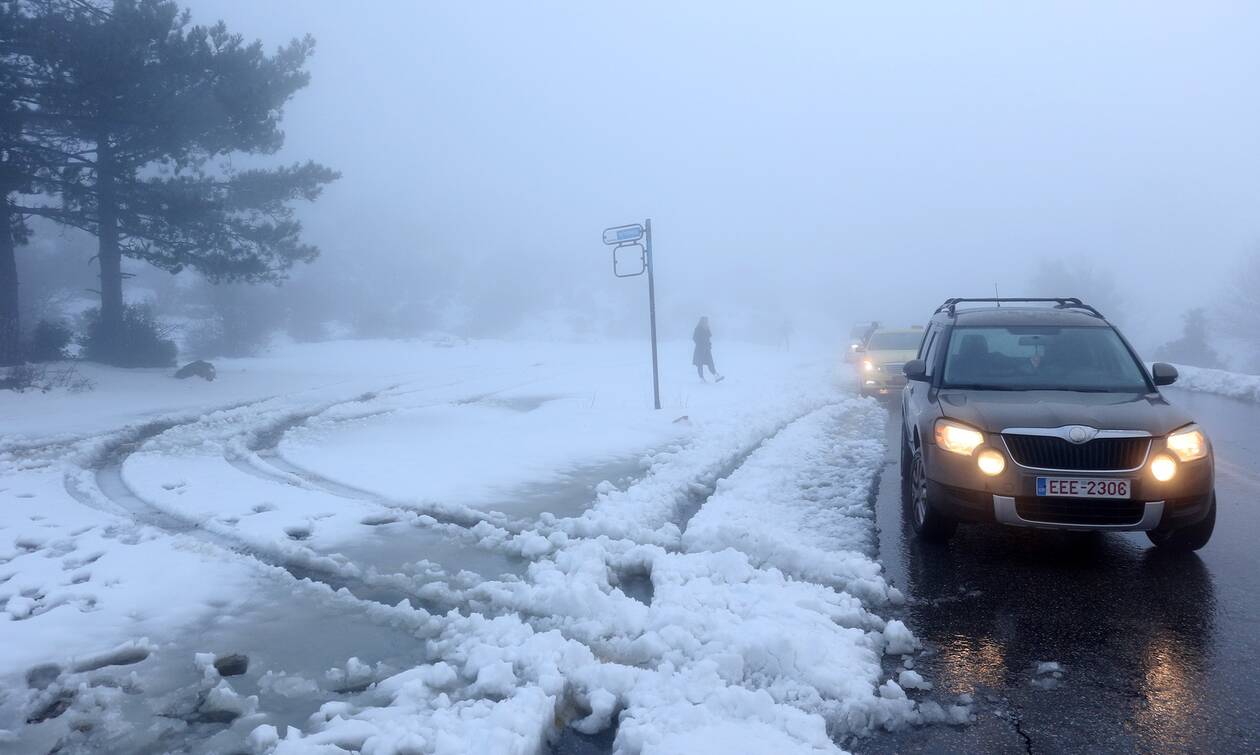 Κακοκαιρία «Κάρμελ»: Ισχυρές χιονοπτώσεις στα βόρεια της Αττικής - Πού χρειάζονται αλυσίδες