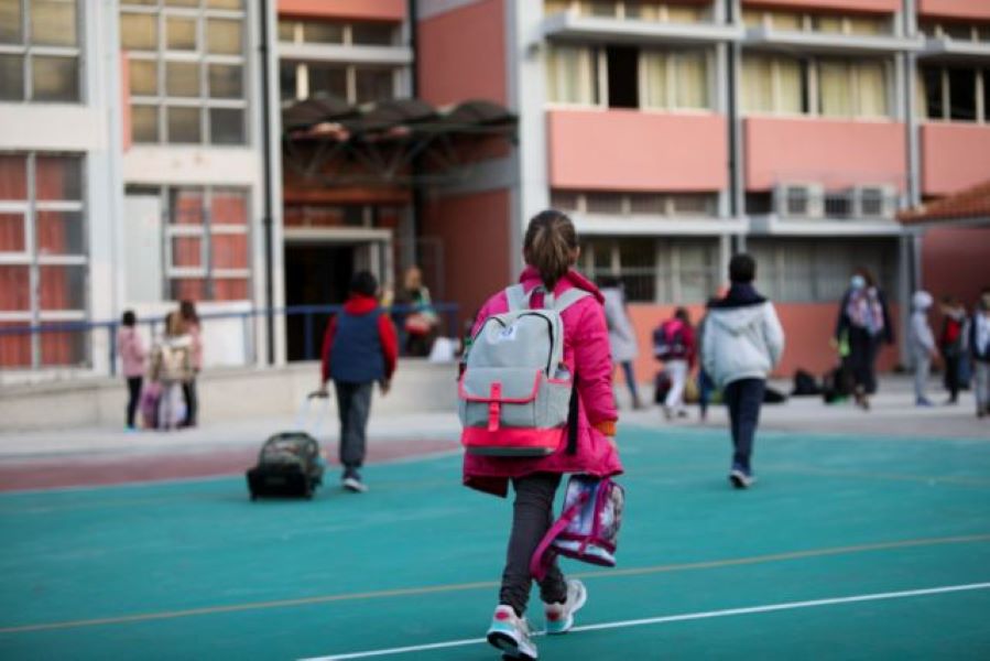 Κεραμέως: «Δεν υπάρχει καμία συζήτηση για κλείσιμο των σχολείων»