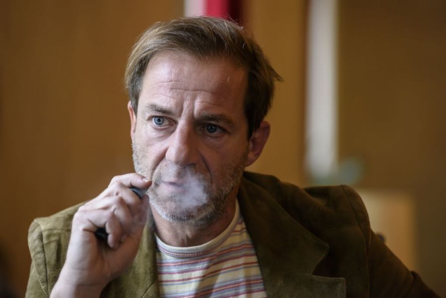 Ο Δημήτρης Λιγνάδης παραπέμπεται σε δίκη για 4 βιασμούς ανηλίκων