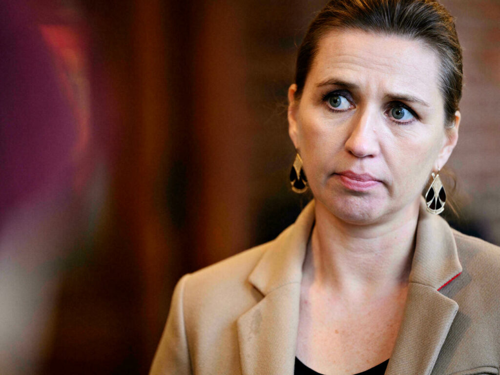 Δανία: Η πρωθυπουργός ζήτησε συγγνώμη, αφότου ο φακός την κατέγραψε να μην φοράει μάσκα