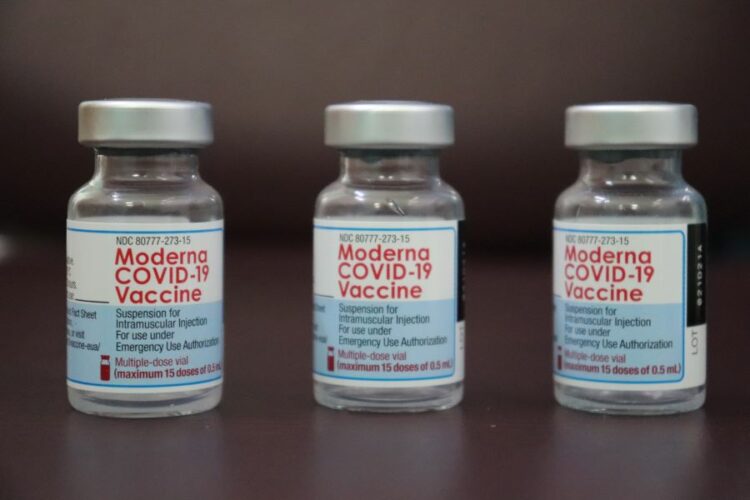 Moderna: Η 3η δόση του εμβολίου της προστατεύει από την μετάλλαξη «Όμικρον»