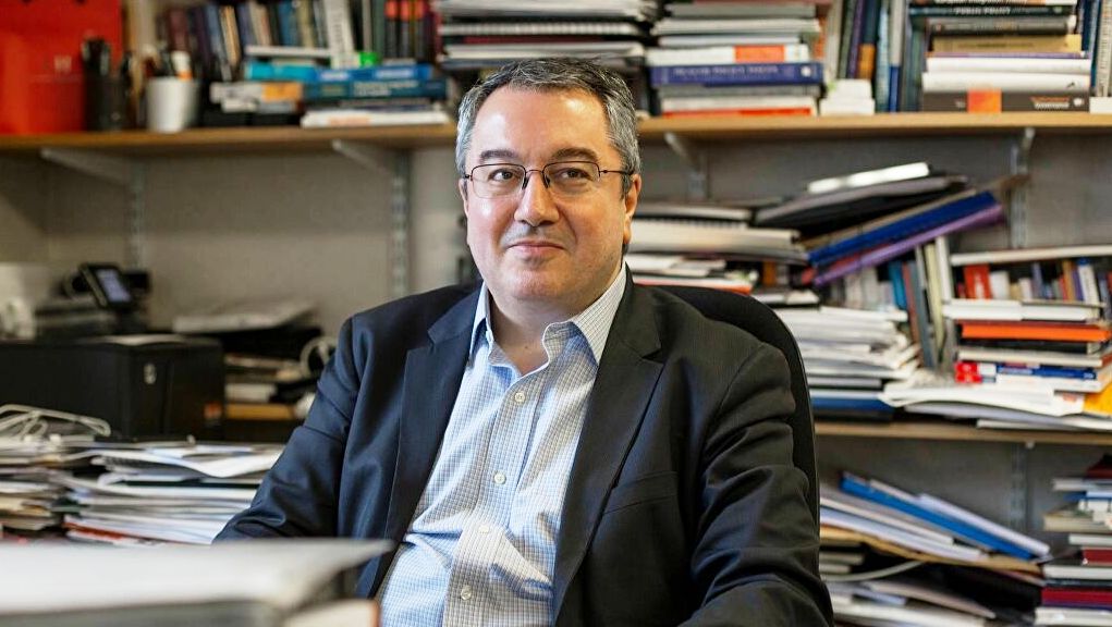 Τέταρτη δόση: Ενστάσεις Μόσιαλου, δεν υπάρχουν επιστημονικά τεκμήρια