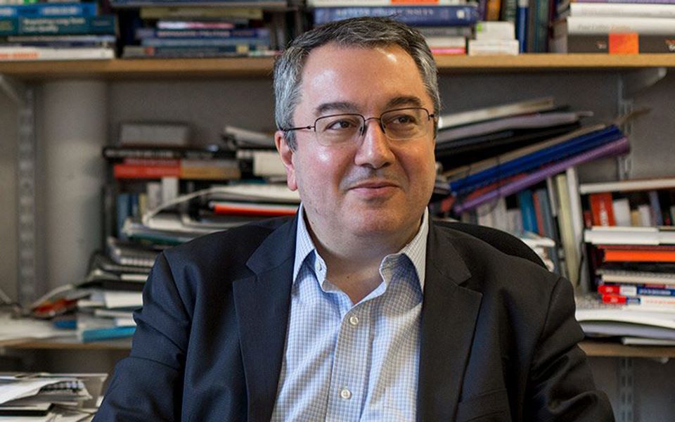 Μόσιαλος: Τι γνωρίζουμε για την υποπαραλλαγή ΒΑ.2 της «Όμικρον»
