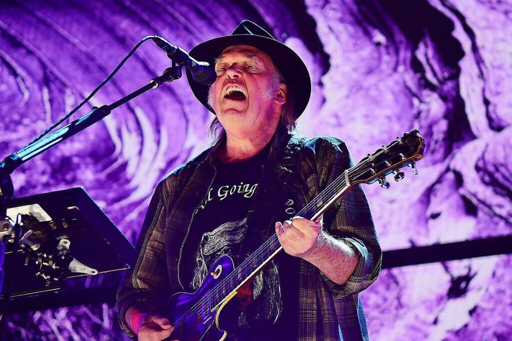 Στη δημοσιότητα ακυκλοφόρητο άλμπουμ του Neil Young