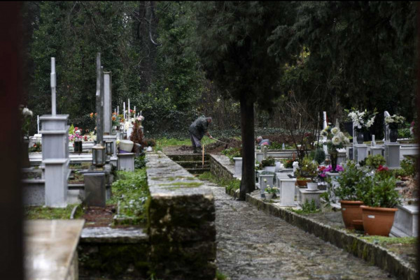Κάρολος Παπούλιας: Σήμερα η κηδεία του - Αύριο στα Ιωάννινα η ταφή