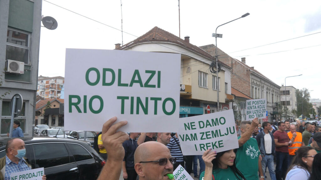 Σερβία: Οικολογική εξέγερση με αποκλεισμό οδικών αρτηριών από τους πολίτες σε ολόκληρη τη χώρα