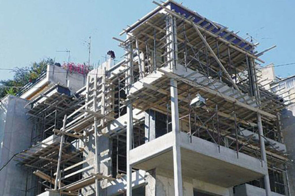 Οικοδομικές άδειες: Παγώνει η έκδοση και η ανάκλησή τους μέχρι την απόφαση του ΣτΕ