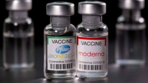 CDC: Τα εμβόλια που δεν είναι mRNA δεν παρέχουν άμυνα από τη μετάδοση της μετάλλαξης Όμικρον