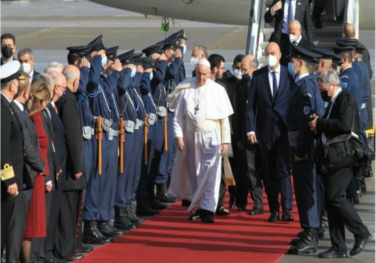 Προσγειώθηκε στην Ελλάδα ο Πάπας Φραγκίσκος-Έκτακτες κυκλοφοριακές ρυθμίσεις