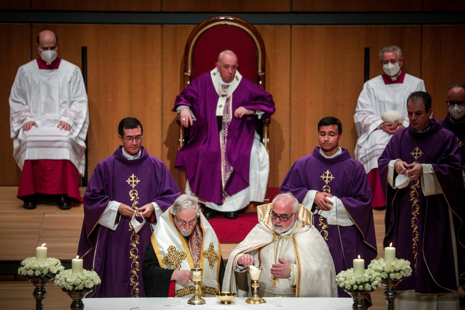 Πάπας Φραγκίσκος: Τέλεσε Θεία Λειτουργία στο Μέγαρο Μουσικής