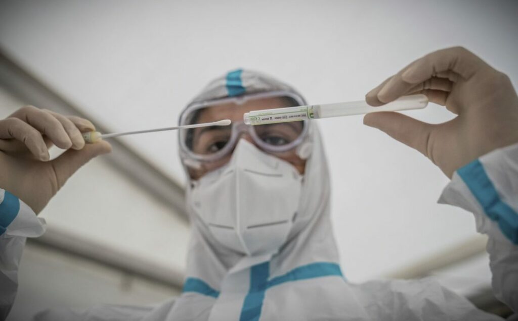 Με PCR τεστ το πιστοποιητικό νόσησης – Ανοιχτό το ενδεχόμενο να μικρύνει η διάρκειά του