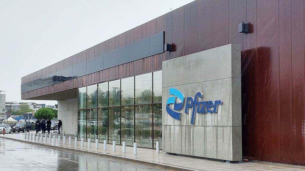 Pfizer: Αύξηση 77% στα έσοδά της το πρώτο τρίμηνο σε σύγκριση με πέρσι